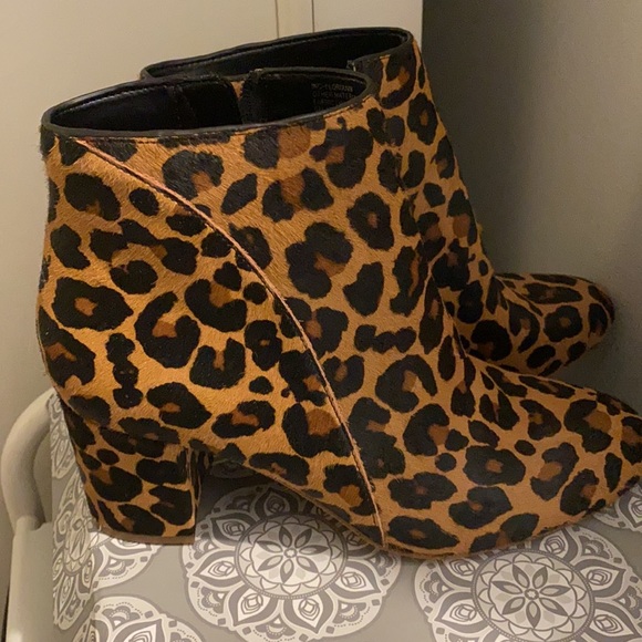 Woman’s suede leopard booties - Picture 5 of 5